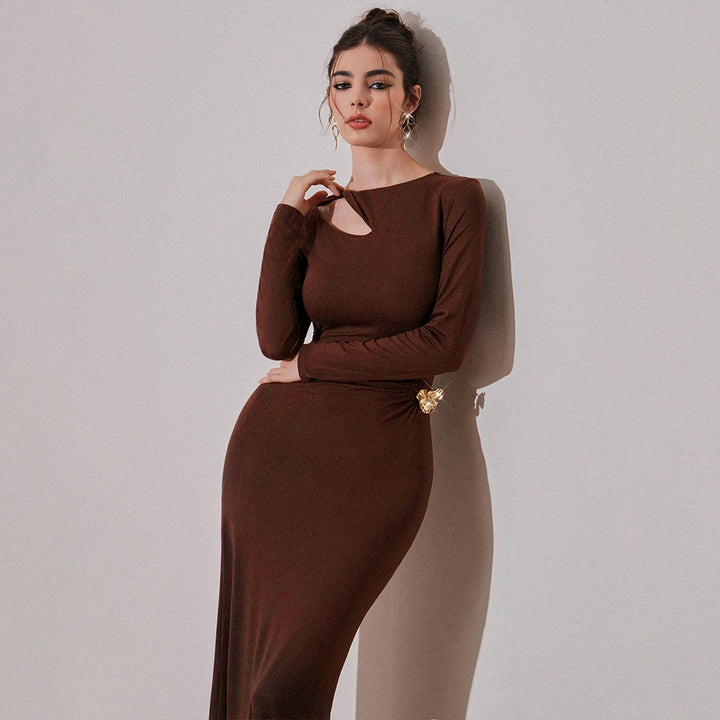 Robe maxi femme avec décolleté asymétrique et drapage sexy Chic & Stil