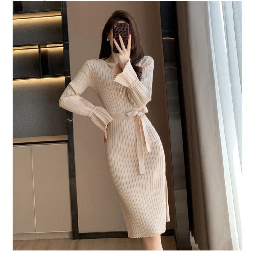 Robe tricotée pour femmes avec ceinture élégante et détails volants Chic & Stil