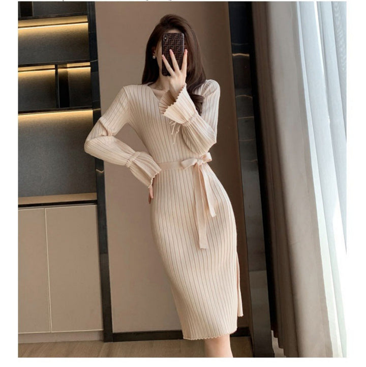 Robe tricotée pour femmes avec ceinture élégante et détails volants Chic & Stil