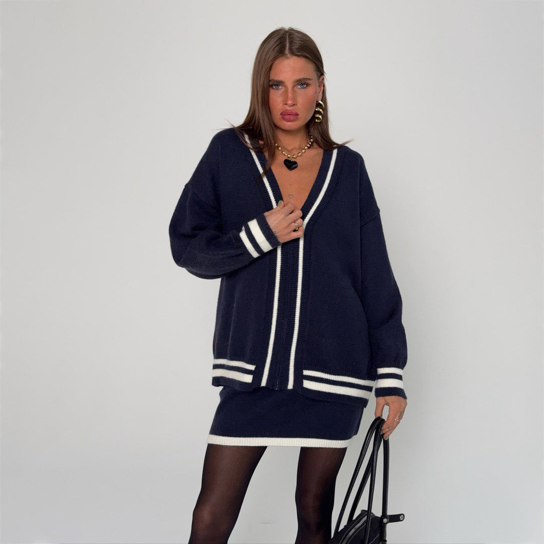 Oversized sweatshirt for women with striking inscription Lune London