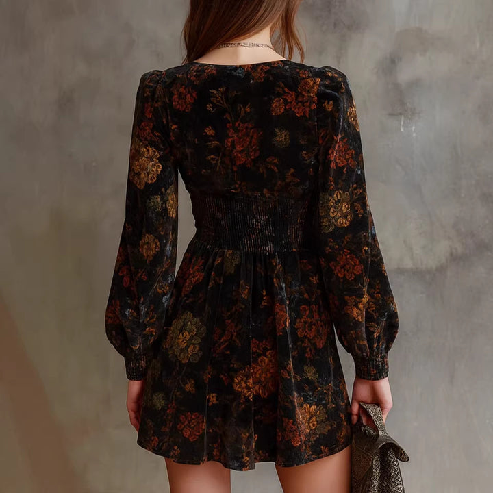 Robe mini femme avec décolleté en V profond et motif floral Chic & Stil