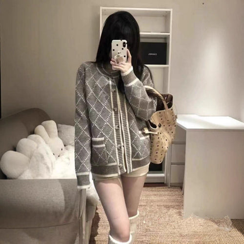 Elegant diamond pattern knitted women's cardigan with gold buttons Amarae