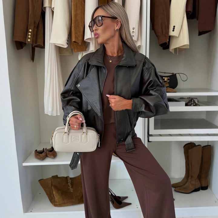 Veste de biker tendance pour femmes en simili cuir avec des manches bouffantes décontractées Chic & Stil