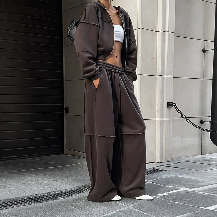 Women Relaxed-Fit Hoodie and Jogging Pants Set Chic & Style