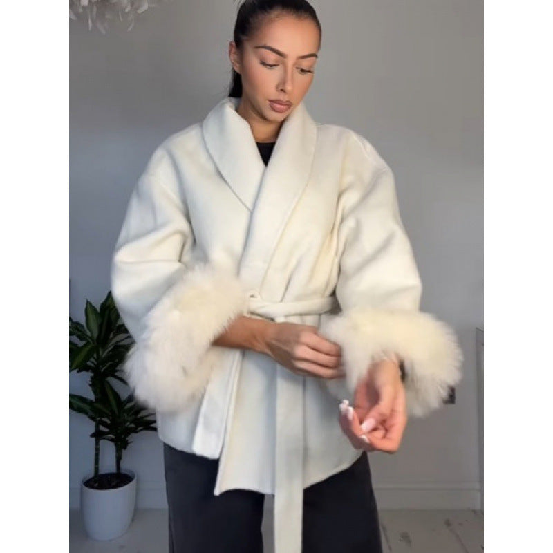 Elegant hooded jacket for women with faux fur trim Lune London