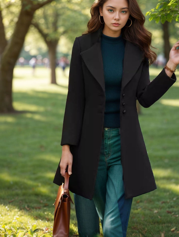 Elegant and fitted trench coat for women with textured fabric Amarae