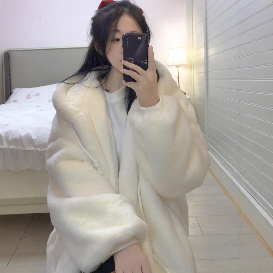 Manteau en peluche pour femmes avec coupe généreuse et col montant Chic & Stil