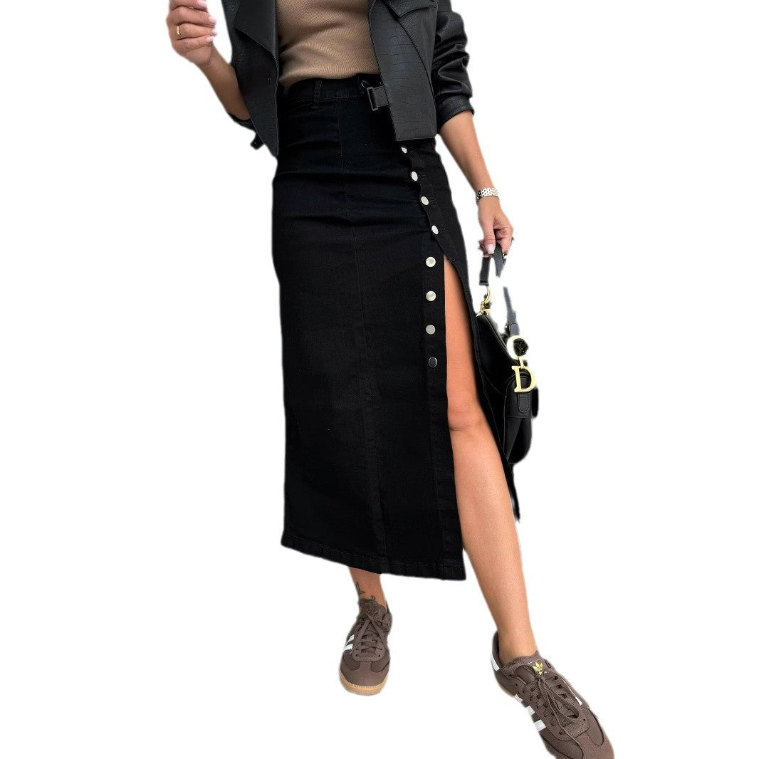 Long denim skirt for women with side slit and button details Chic & Stil