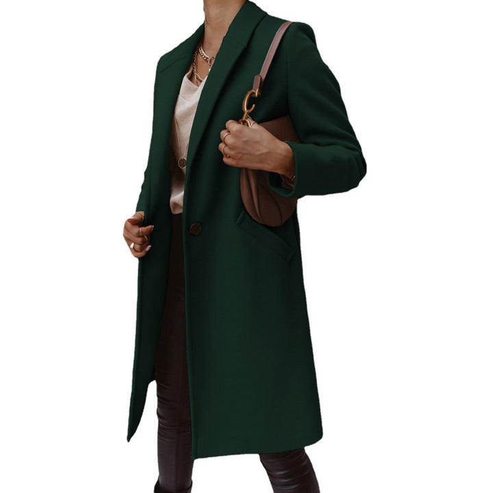 Elegant wool coat for women with a slim silhouette and practical pockets Lune London