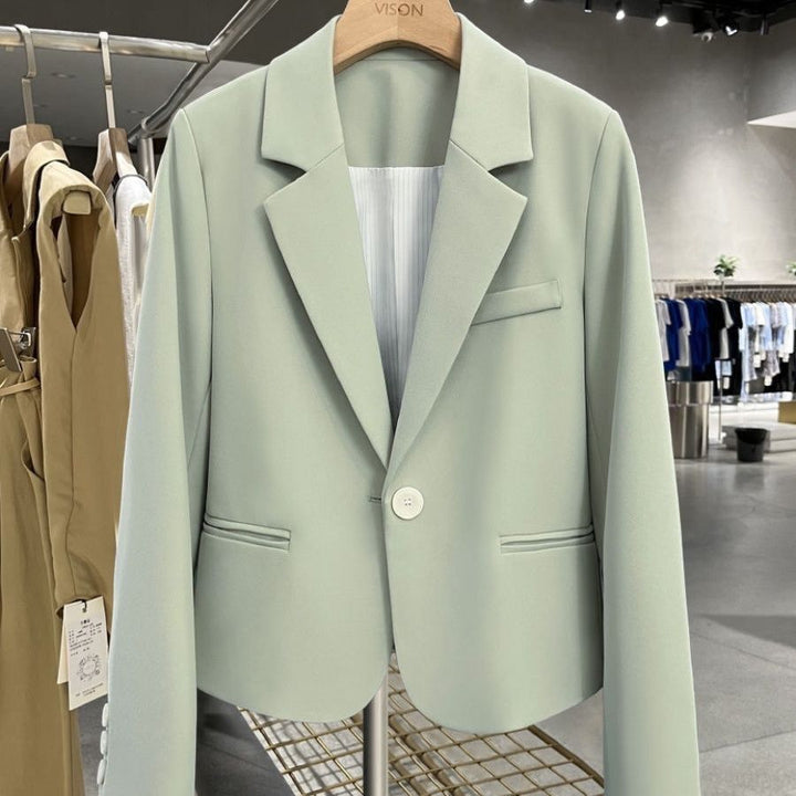 Veste élégante et ajustée pour femmes avec des revers fins Chic & Stil