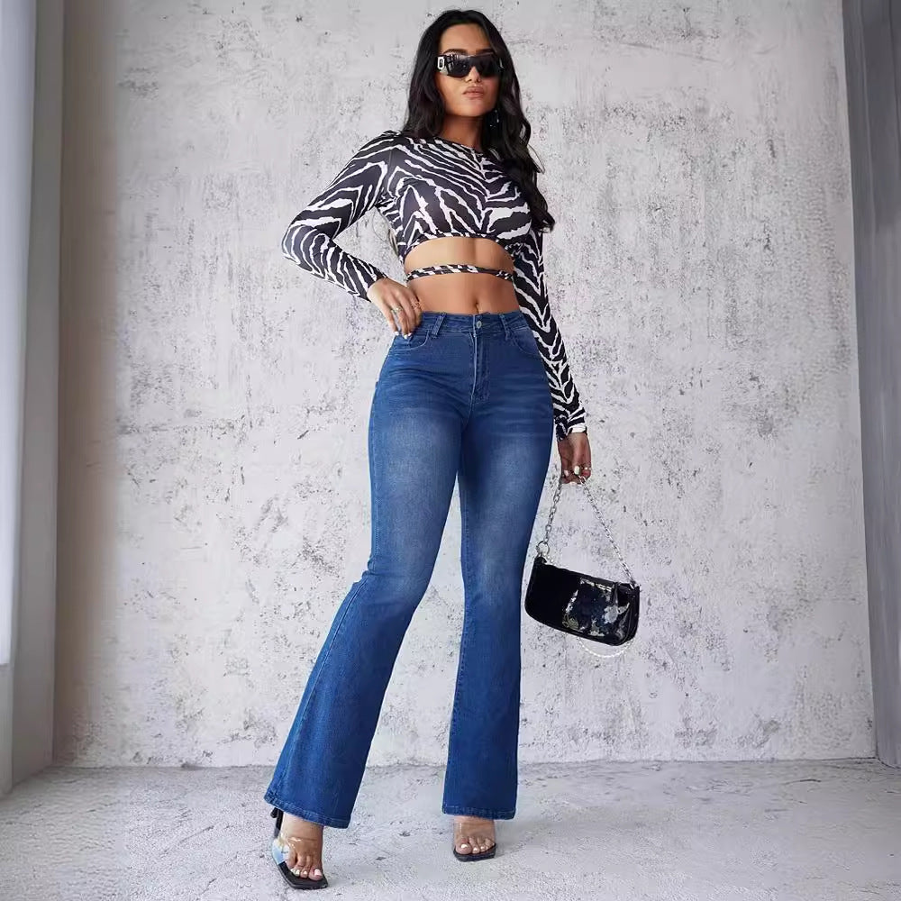 Fitted short top for women with long sleeves and unique Chic & Stil design