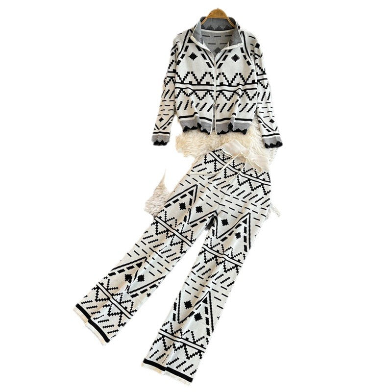 Trendy knit suit for women with geometric patterns Lune London