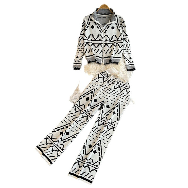 Trendy knit suit for women with geometric patterns Lune London