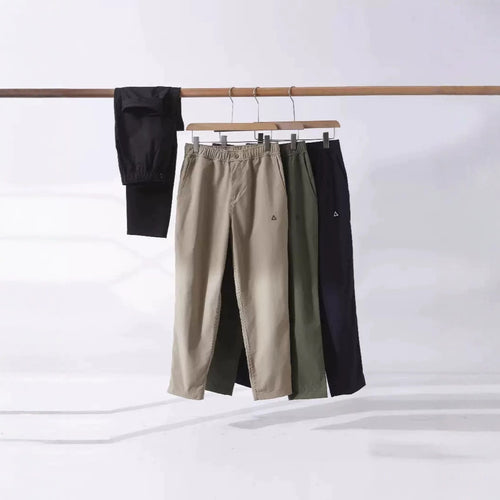 Pantalon de loisirs fonctionnel pour femmes avec taille élastique et poches latérales Chic & Stil