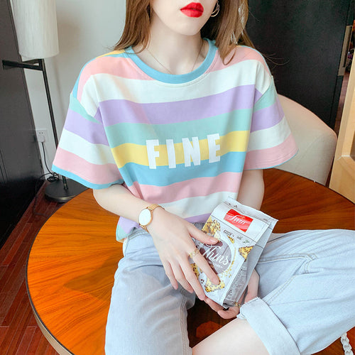 T-shirt femme avec motif rayé coloré et lettrage créatif Chic & Stil