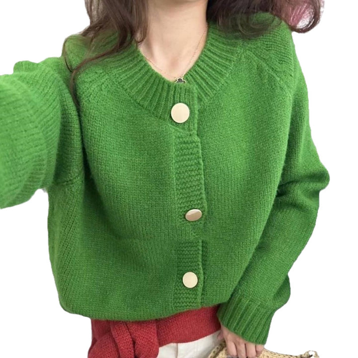 Cardigan pour femmes avec des détails de boutons décoratifs et une coupe moderne Chic & Stil