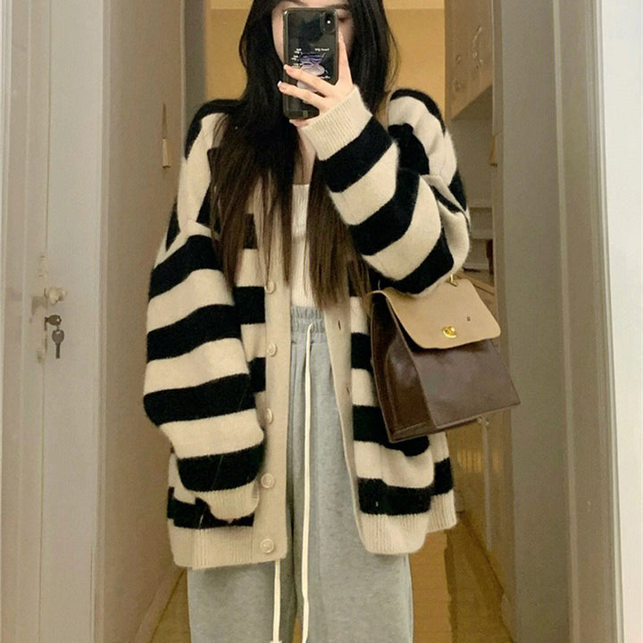 Ladies comfortable knitted cardigan with wide stripes and practical pockets Lune London
