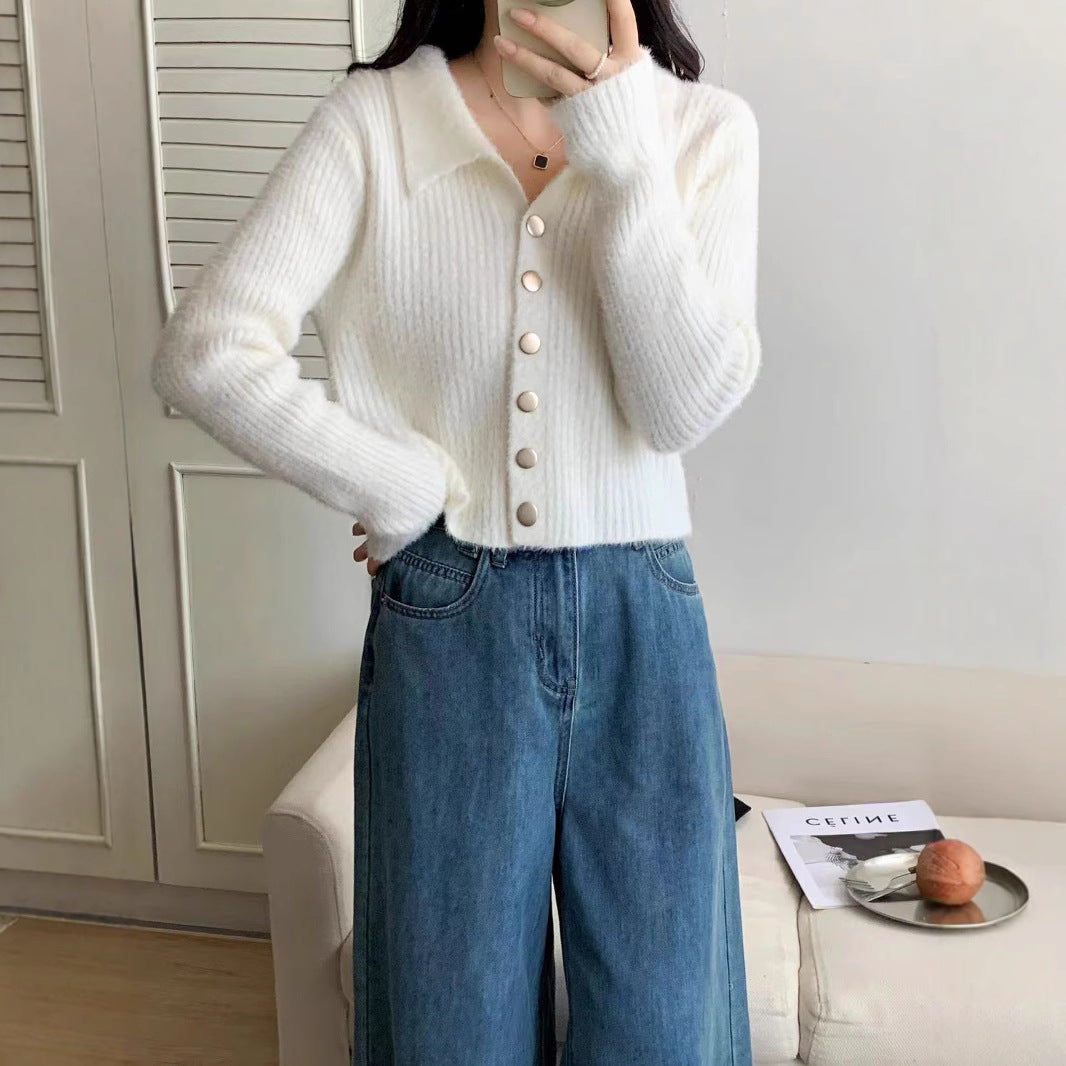 Cardigan pour femmes avec design à boutons et matériau doux Chic & Stil