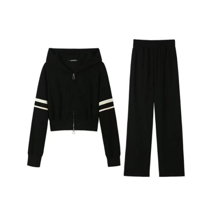 Women's sporty hoodie and jogging pants set with sporty zipper and wide cut Chic & Stil