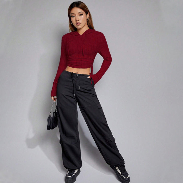 Haut court pour femme avec manches longues et motif en relief élégant Chic & Stil
