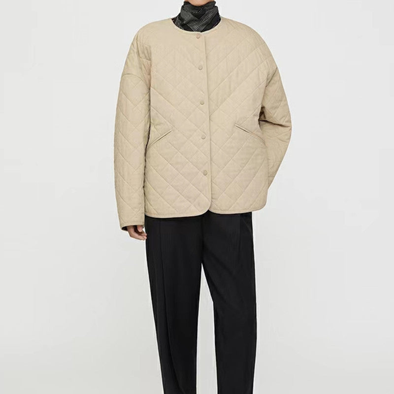 Quilted transitional jacket for women with practical pockets and round collar Lune London