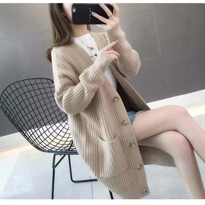 Cardigan pour femmes avec poches à rabat et patte de boutonnage Chic & Stil