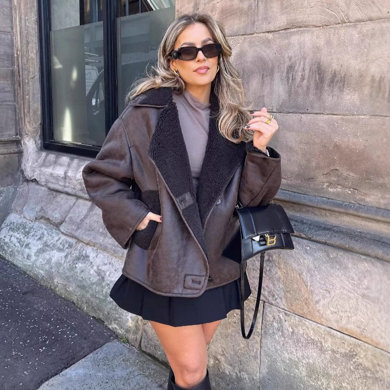 Faux fur jacket for women with an elegant collar and practical pockets Lune London