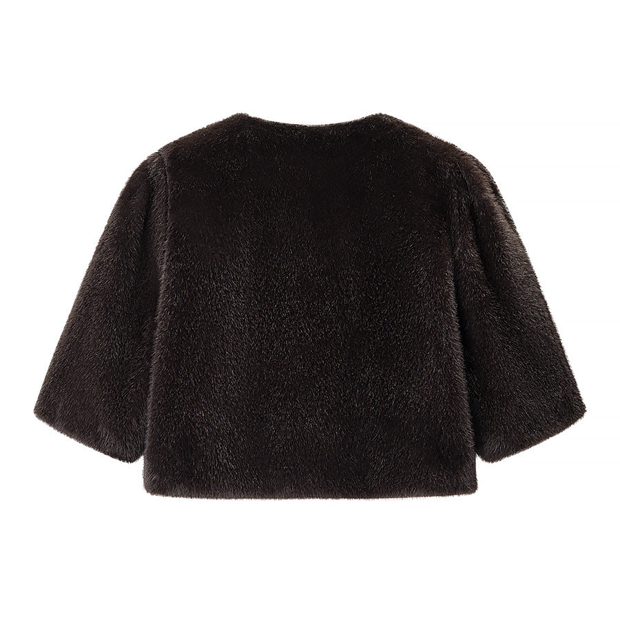 Women's Short-Cut Faux Fur Capelet with Three-Quarter Sleeves and Round Neckline Amarae