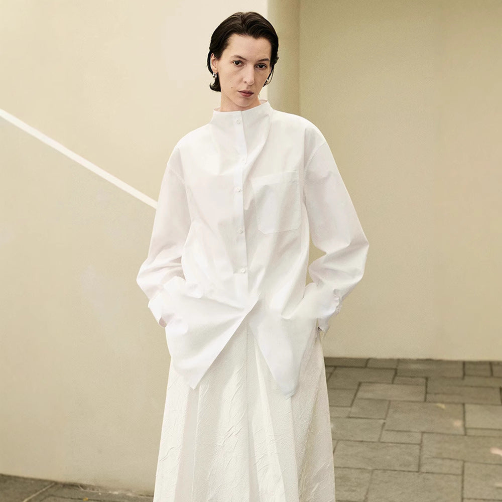 Chemise à manches longues pour femme avec patte de boutonnage minimaliste et poche poitrine Chic & Stil