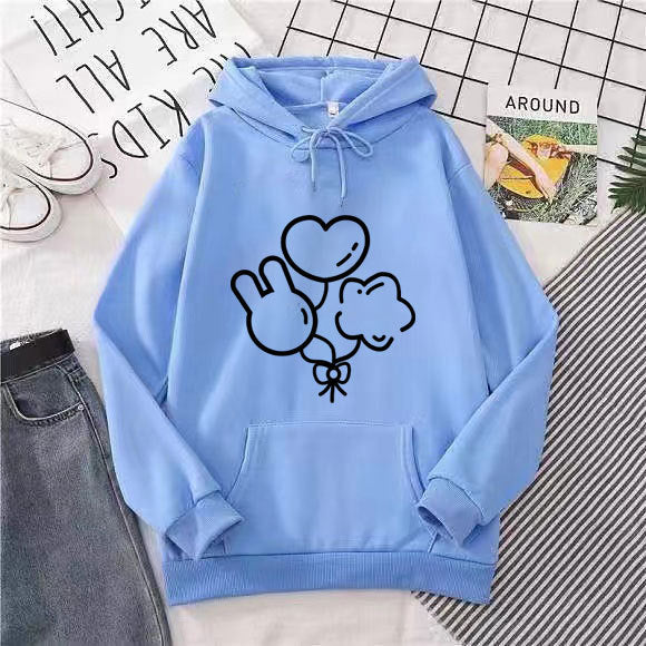 Women's hoodie with playful graphic design Chic & Stil