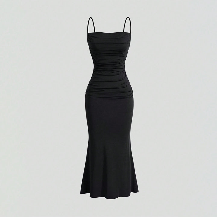 Robe maxi pour femmes avec des plis élégants et des bretelles hors des épaules Chic & Stil