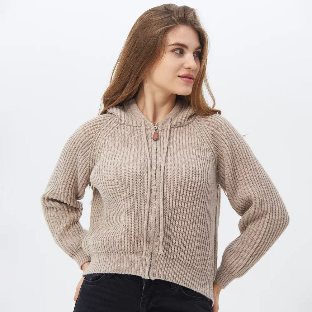 Cozy hooded sweatshirt for women with ribbed design and cropped fit Lune London