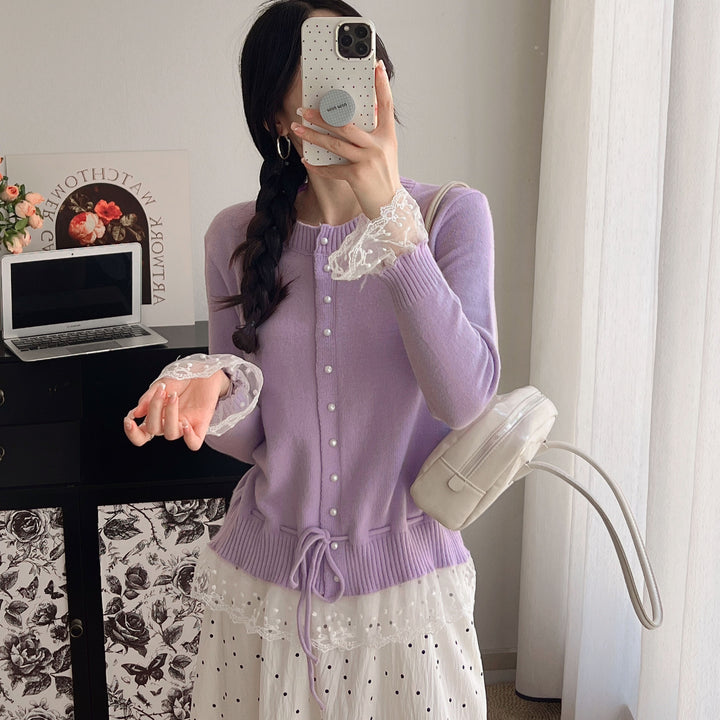 Cardigan pour femmes avec dentelle et détails de boutons Chic & Stil