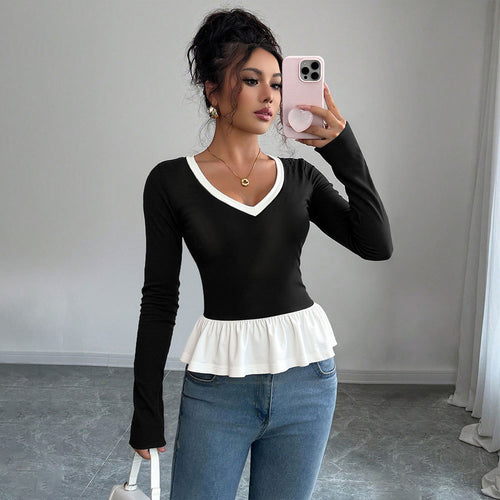 Chemise à manches longues pour femmes avec ourlet volanté et décolleté en V profond Chic & Stil
