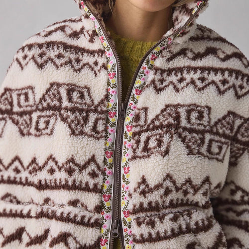 Veste en polaire tendance pour femmes avec des motifs folkloriques et un col haut Chic & Stil