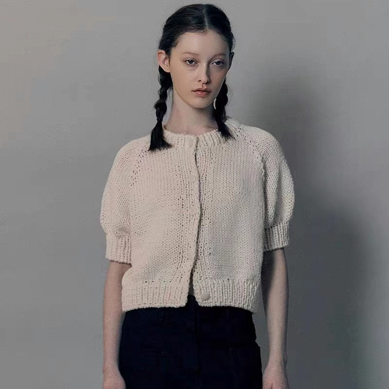 Pull en tricot à la mode pour femmes avec manches bouffantes Chic & Stil