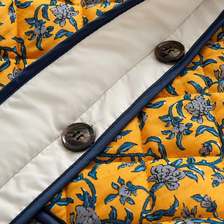 Exceptional women's quilted coat with floral patterns and practical pockets Amarae