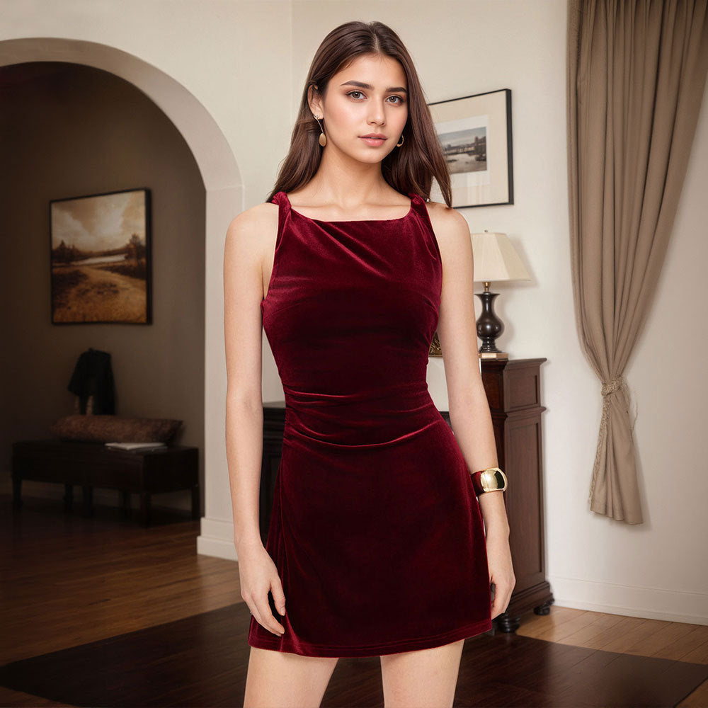 Robe mini pour femmes en velours luxueux avec drapage chic Chic & Stil