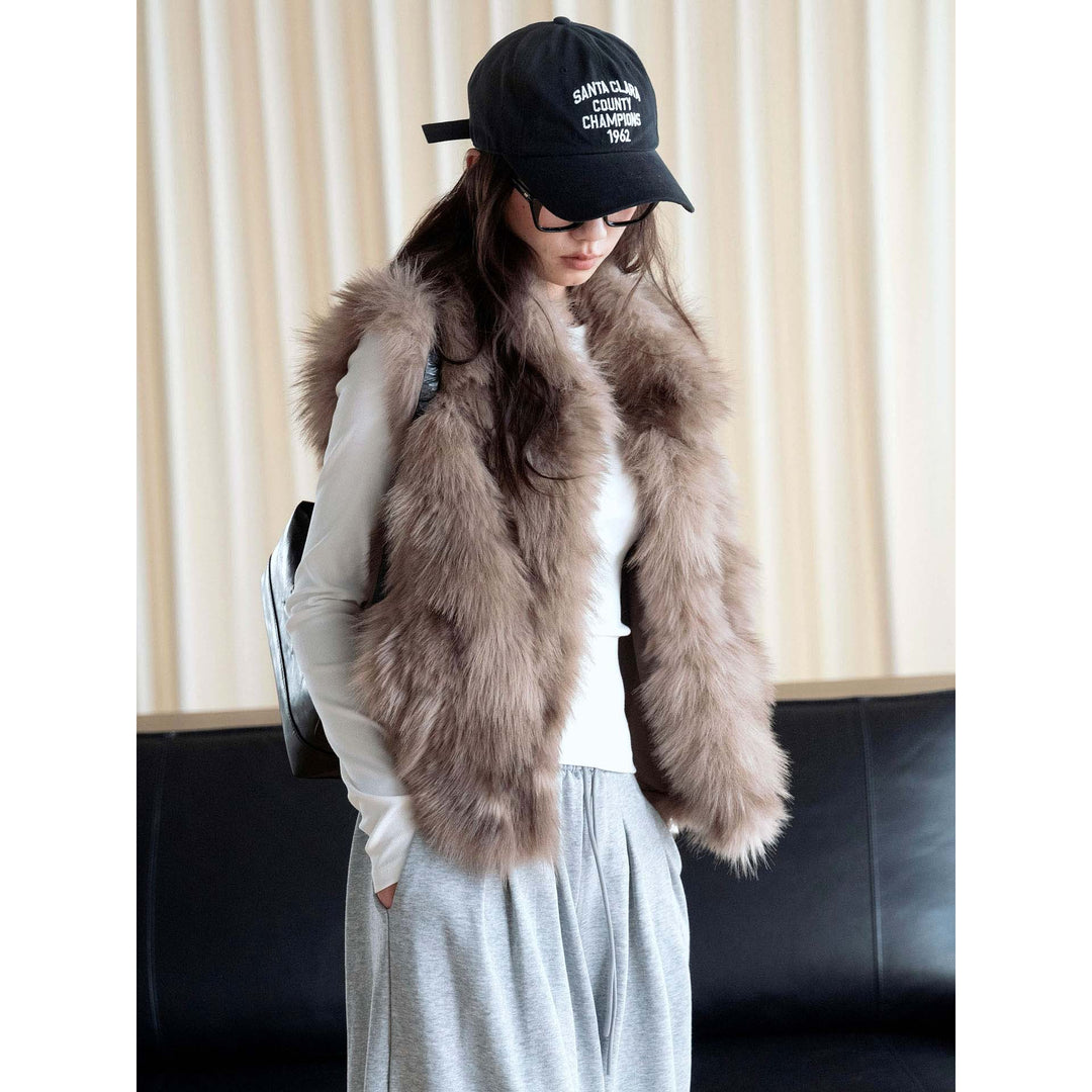 Women's short faux fur vest with voluminous collar and boxy silhouette Amarae