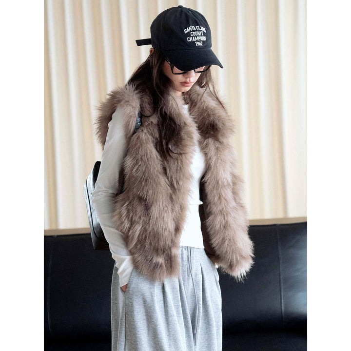 Women's short faux fur vest with voluminous collar and boxy silhouette Amarae