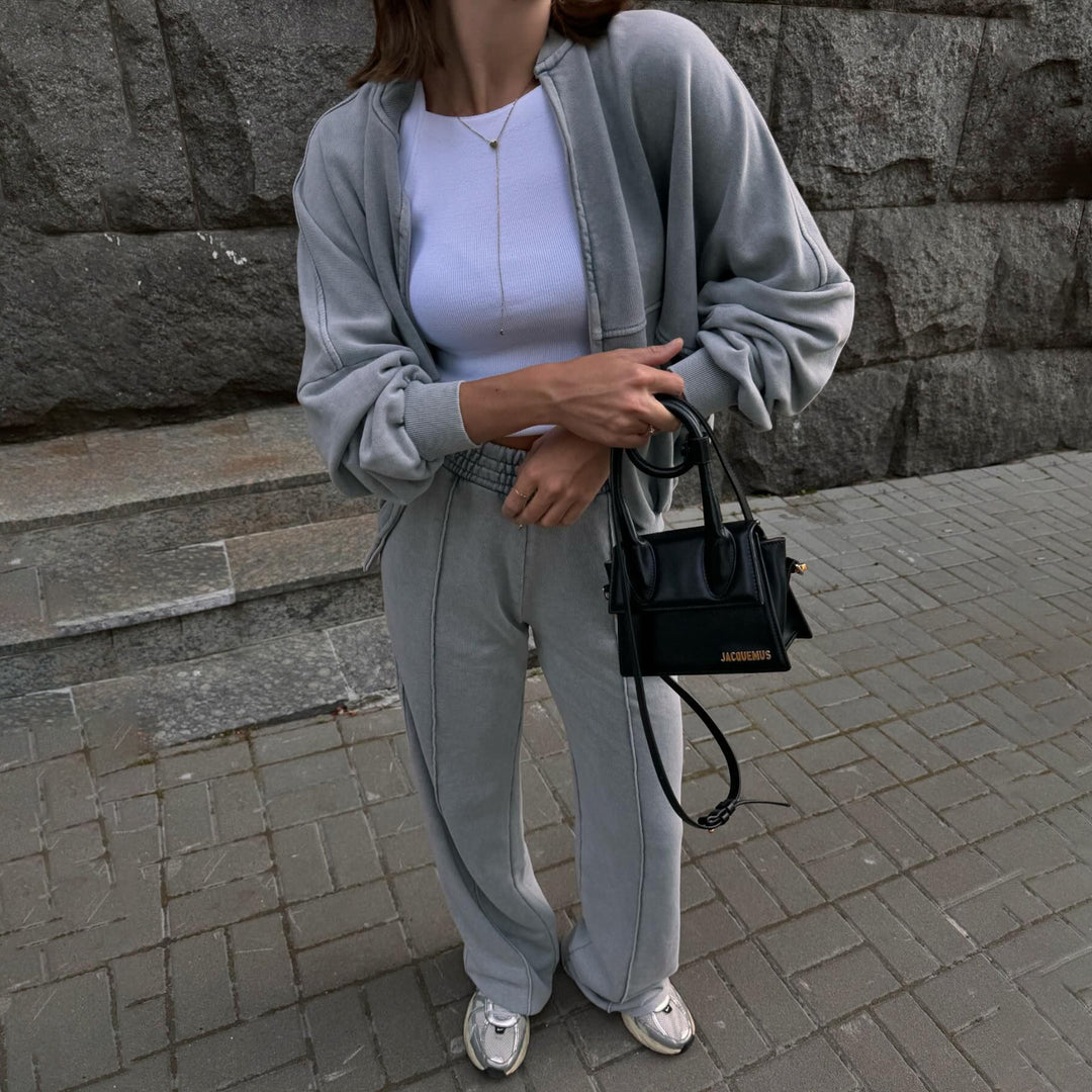 Casual outfit for women with a sweatshirt-like top and a loose-fit pant approach Lune London
