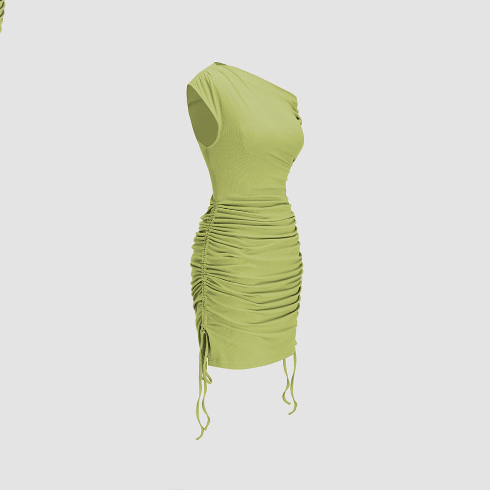 Robe ajustée femme avec encolure asymétrique et détails volants Chic & Stil
