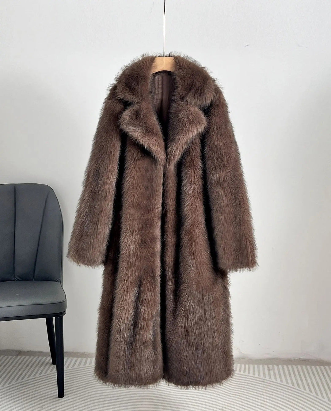 Ladies Elegant Fur Coat with Large Pockets Chic Und Stil