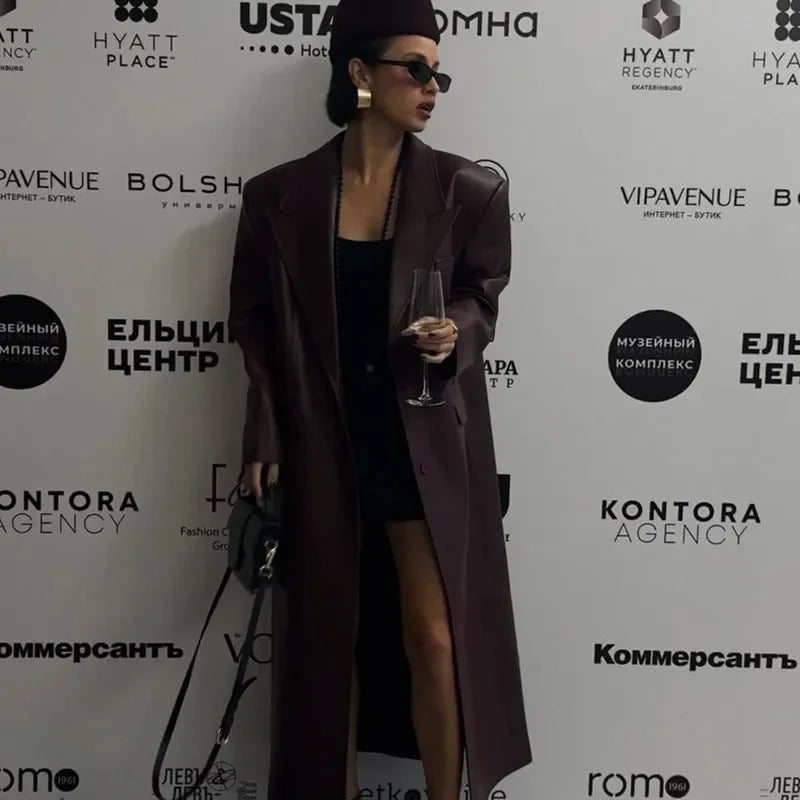 Fashionable women's faux leather coat with elegant cut Lune London