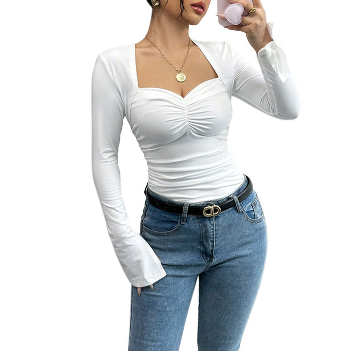 Haut à manches longues pour femmes avec un élégant décolleté carré et des détails de volants sophistiqués Chic & Stil