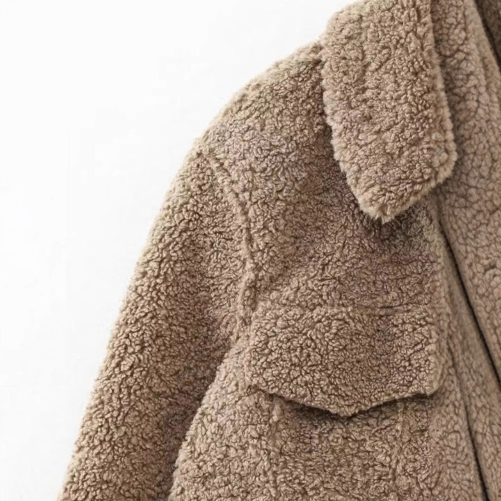 Women's Short Teddy Jacket in Sheepskin Look with Wide Collar and Patch Pockets Amarae