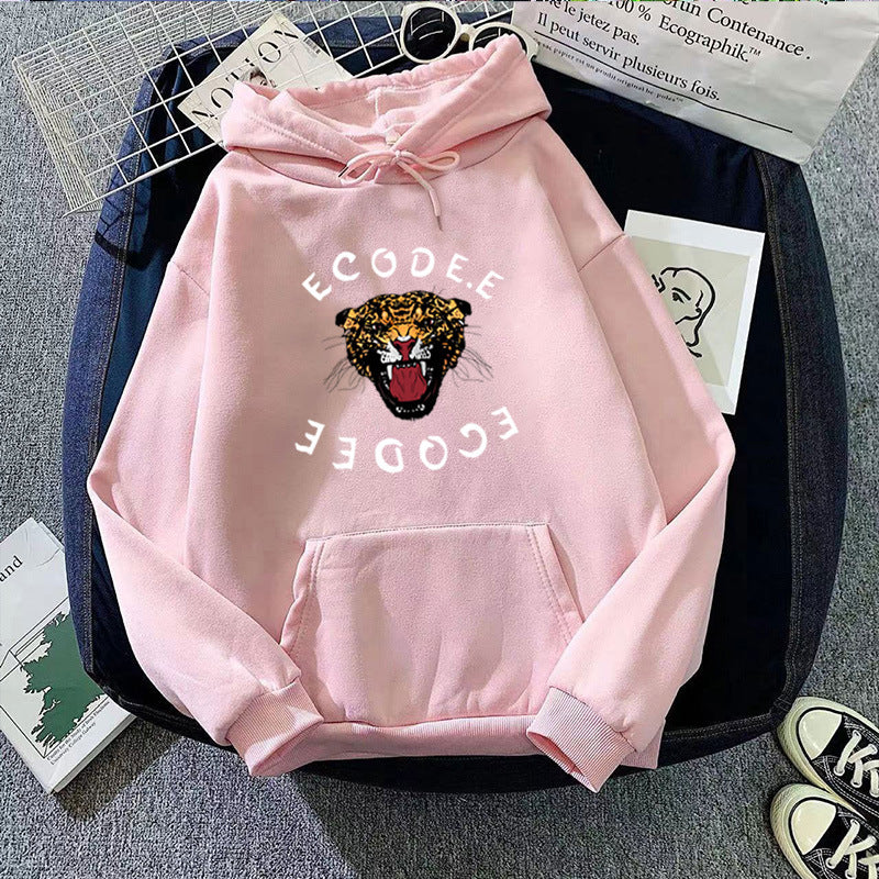 Women's hoodie with tiger-like graphic design Chic & Stil