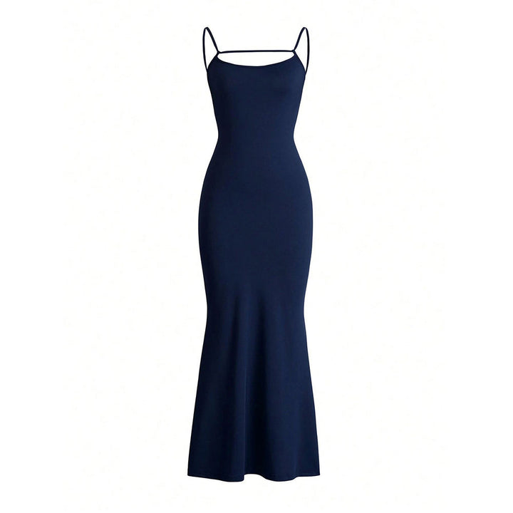 Robe maxi femme avec design dénudé des épaules et détails de lacets raffinés Chic & Stil