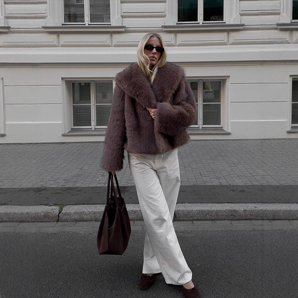 Ladies short jacket made of faux fur in a boxy fit with voluminous shawl collar Amarae