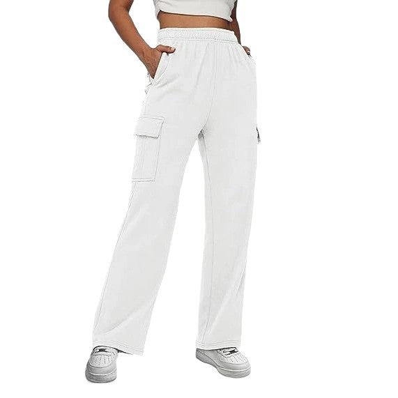 Versatile cargo pants for women with elastic waistband and numerous pockets Lune London